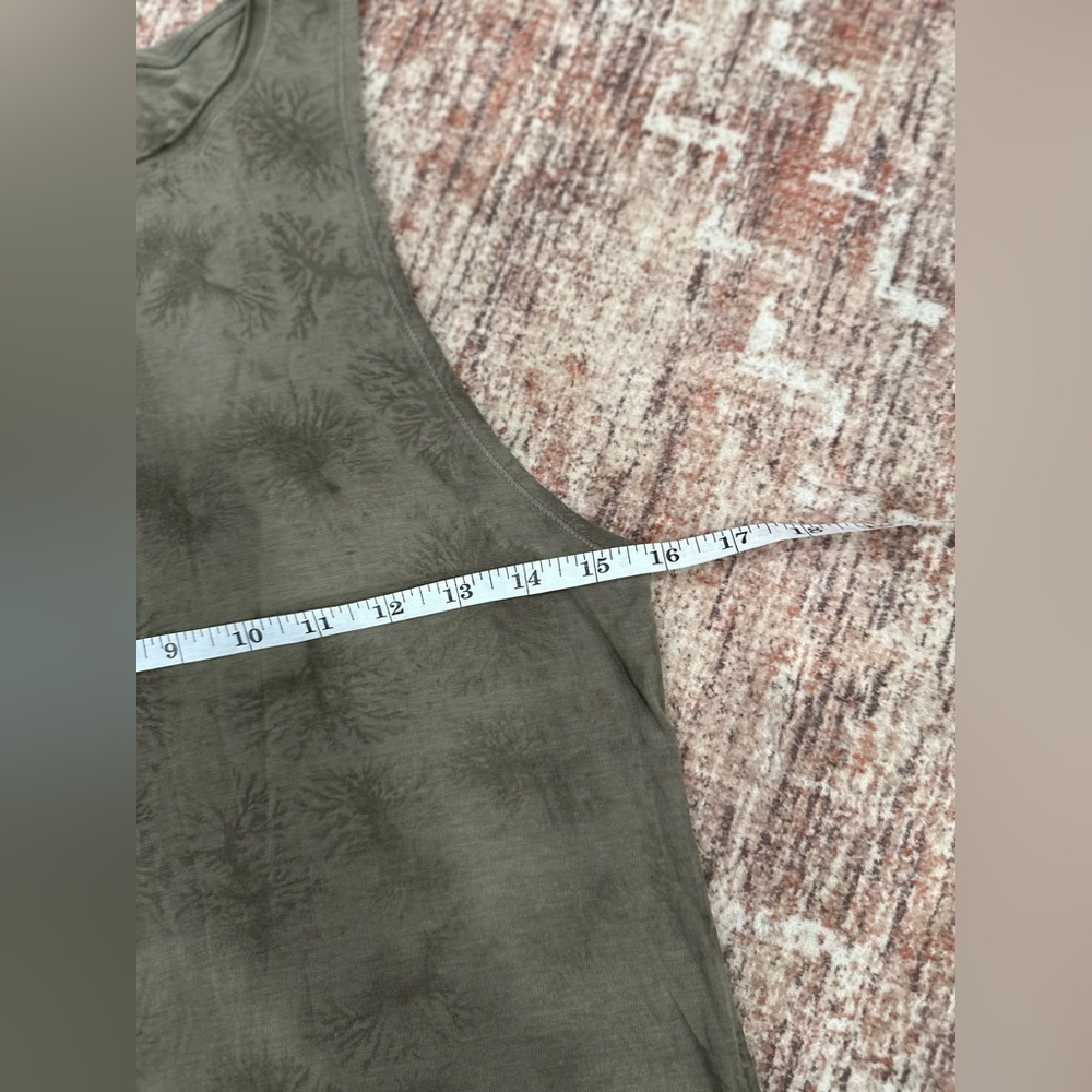 Lululemon Lab Kosaten Tank Rare Women Size 4 OD Green Pattern Gym Athleisure - Picture 4 of 7